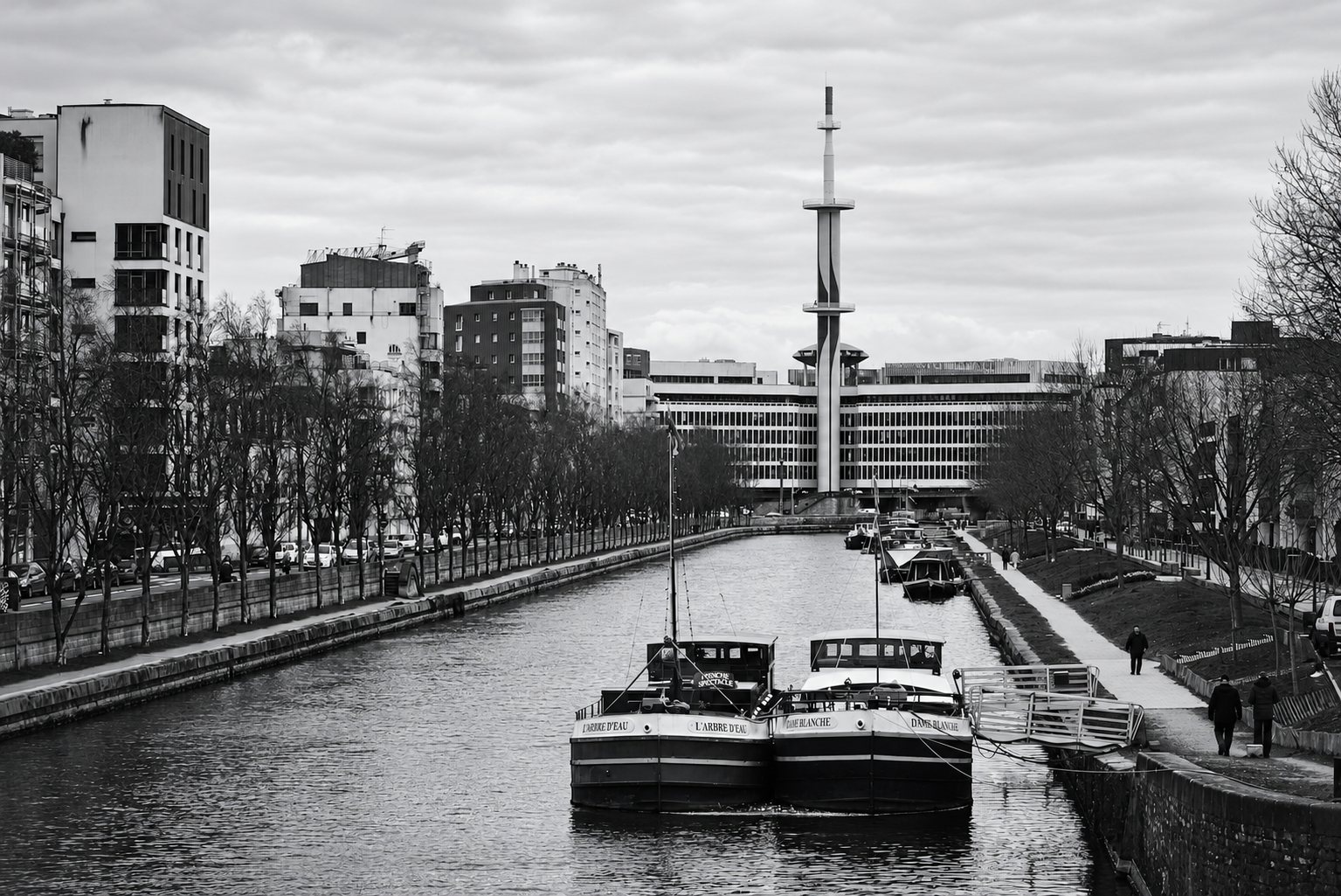 Péniches amarrées sur le canal de Rennes